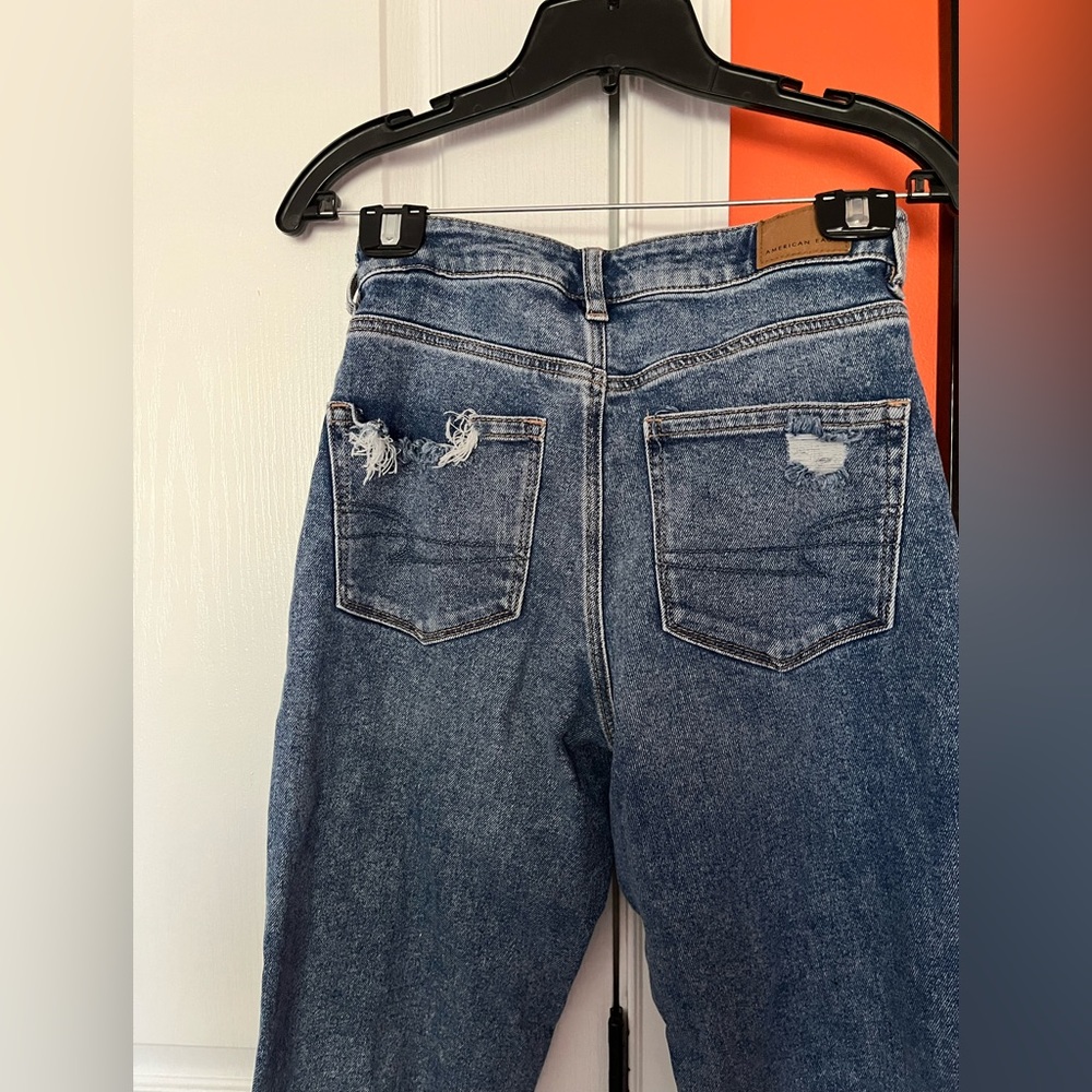American Eagle Highest Rise Mom Jean (Women’s size 4 regular)